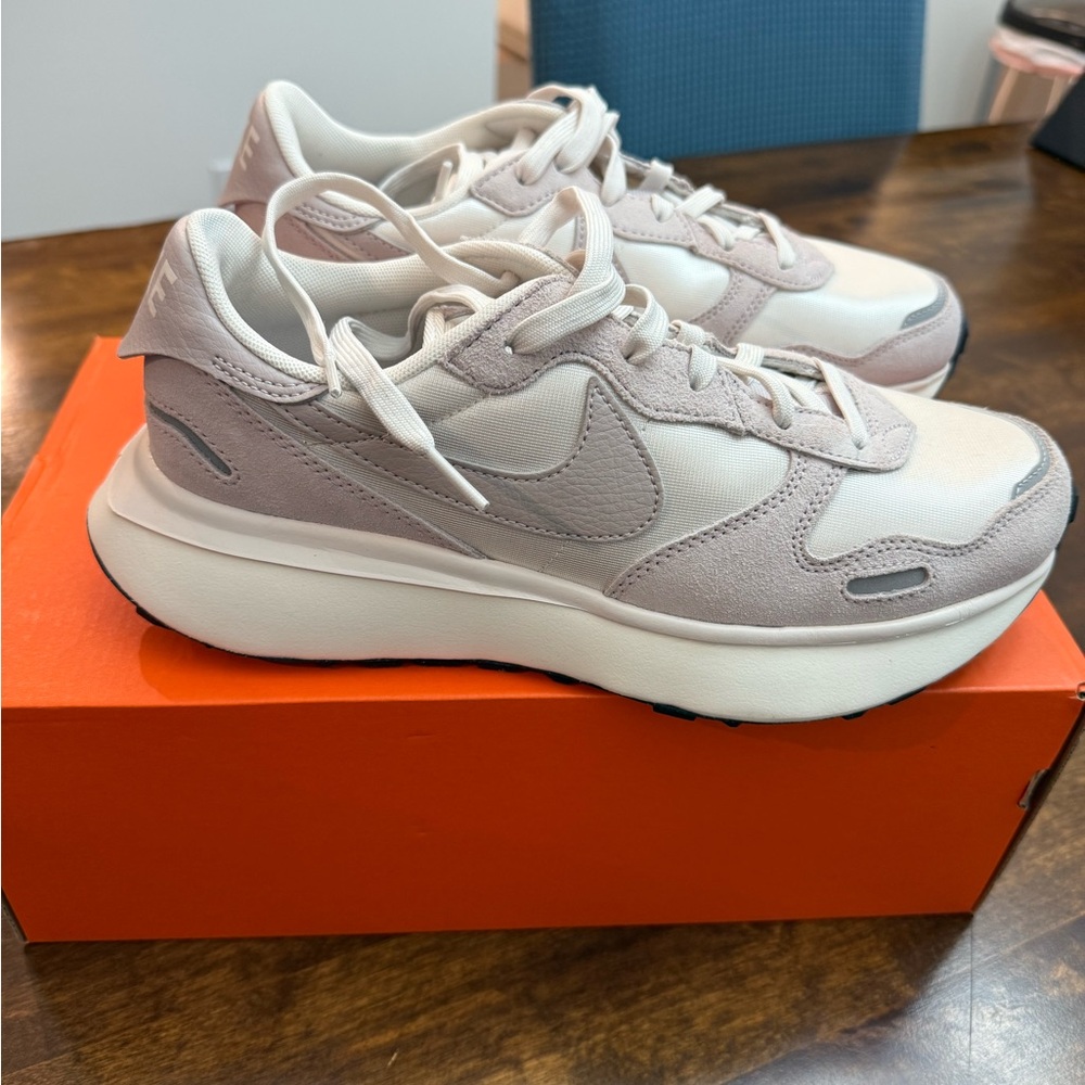 Nike Women’s Sneakers in Light Pink/lavender and cream